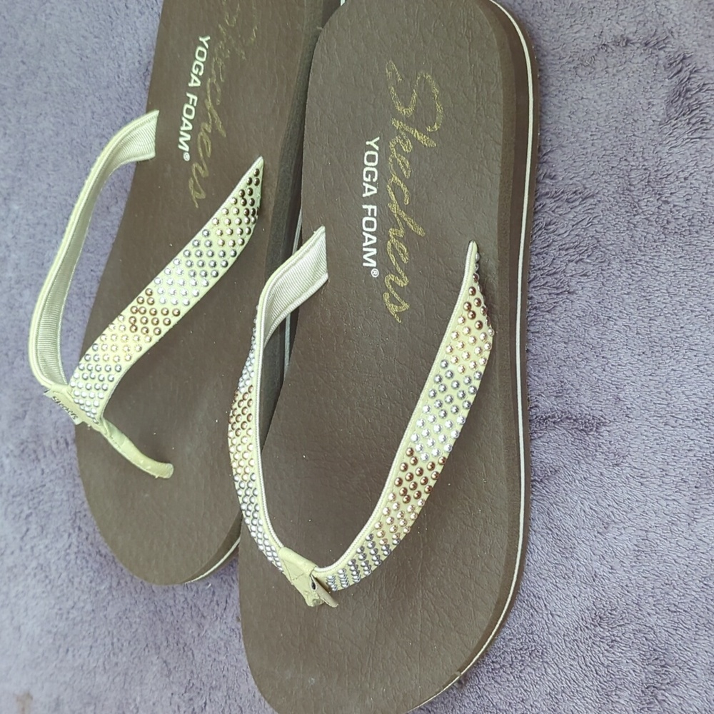 Women's Skechers Yoga Foam Flip Flops - Picture 13 of 16